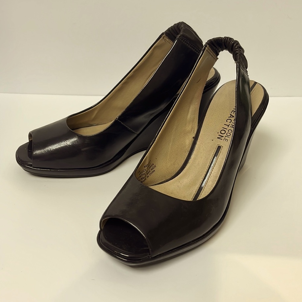Kenneth Cole Wedge size 7. Like new